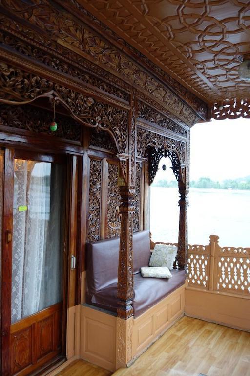 فندق هاوسبووت ليلي أو ناجيين Srīnagar المظهر الخارجي الصورة