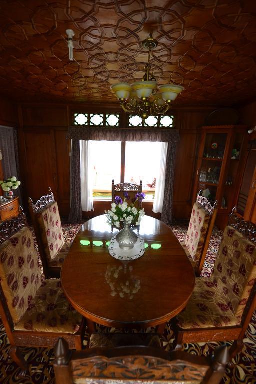 فندق هاوسبووت ليلي أو ناجيين Srīnagar المظهر الخارجي الصورة